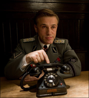 Screencaps-from-Inglourious-Basterds-christoph-waltz-11030636-354-390